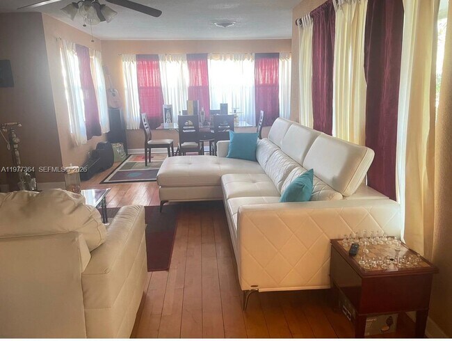 Foto del edificio - 381 NW 45th St