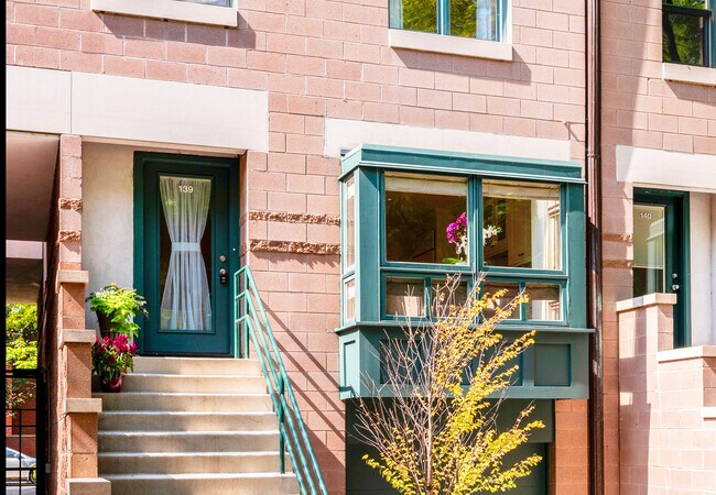 Foto del edificio - 641 W Willow St