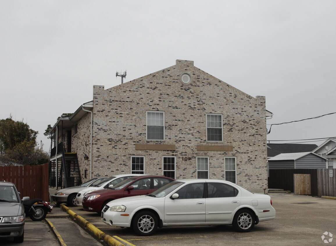 Primary Photo - 109 Ash St