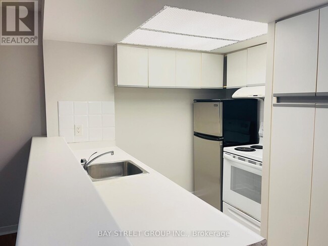 Photo du bâtiment - 1001 Bay St.