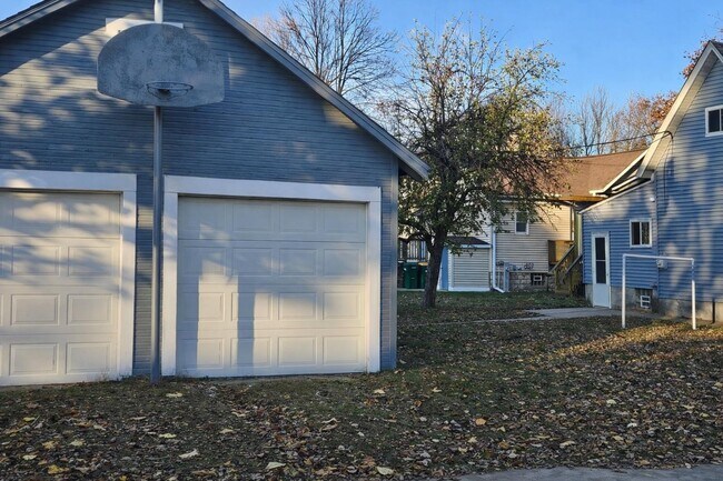 Foto del edificio - 1359 Oakes St