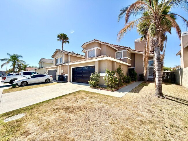Foto del edificio - 4 Bedrooms, 3 Bathrooms & a Primary Suite with 2 Walk-In Closets
