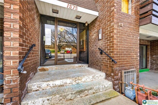 Foto del edificio - 1575 Creekside Rd