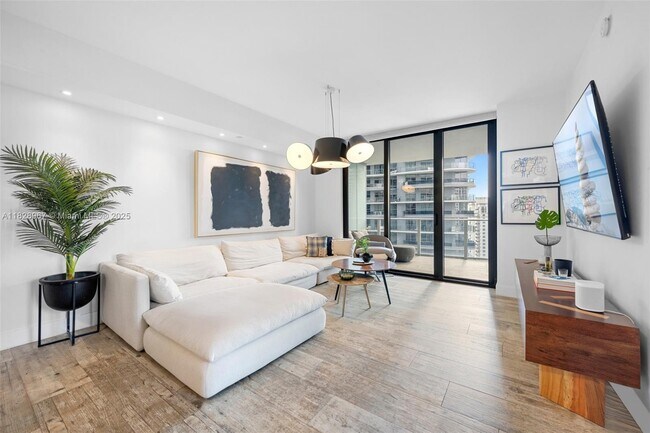 Building Photo - 1010 Brickell Ave