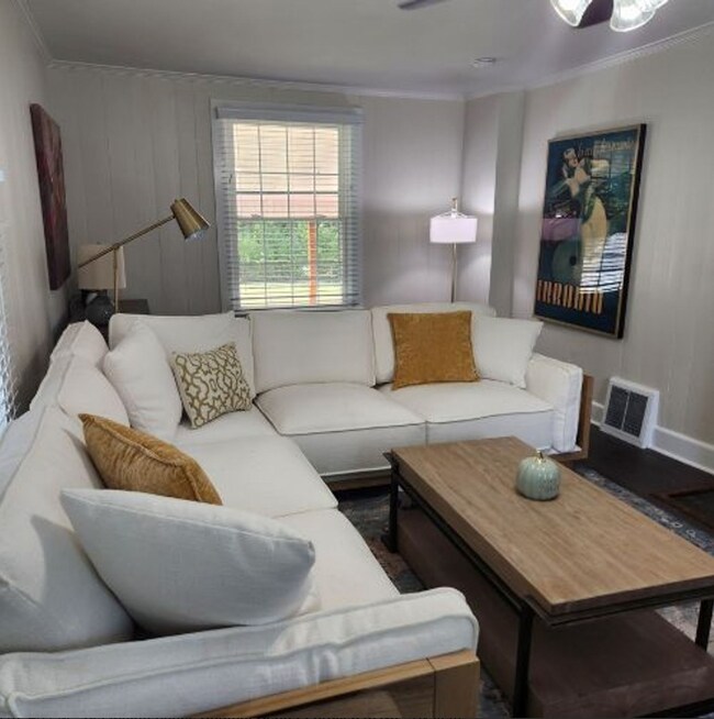 Building Photo - 1243 Brookwood Dr