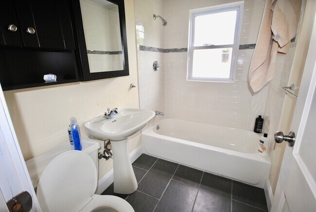 Foto del edificio - 12 Hinckley St