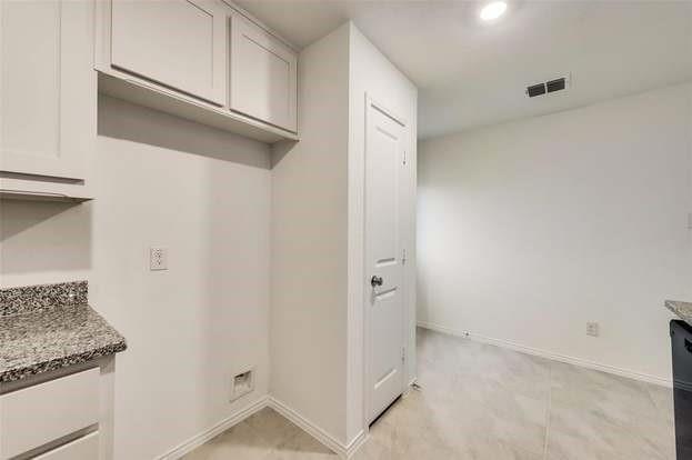 Foto del edificio - 9724 Skyhawk Ave