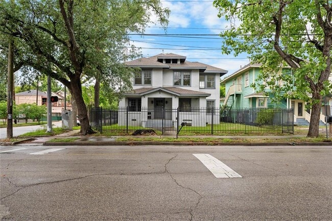 Building Photo - 720 W Alabama St
