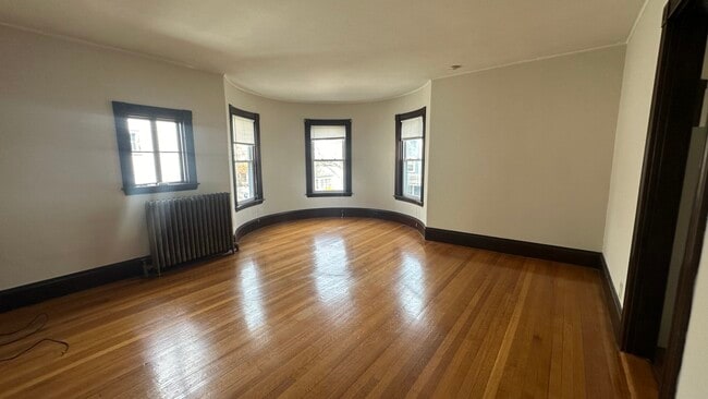 Building Photo - 72 Thurston St