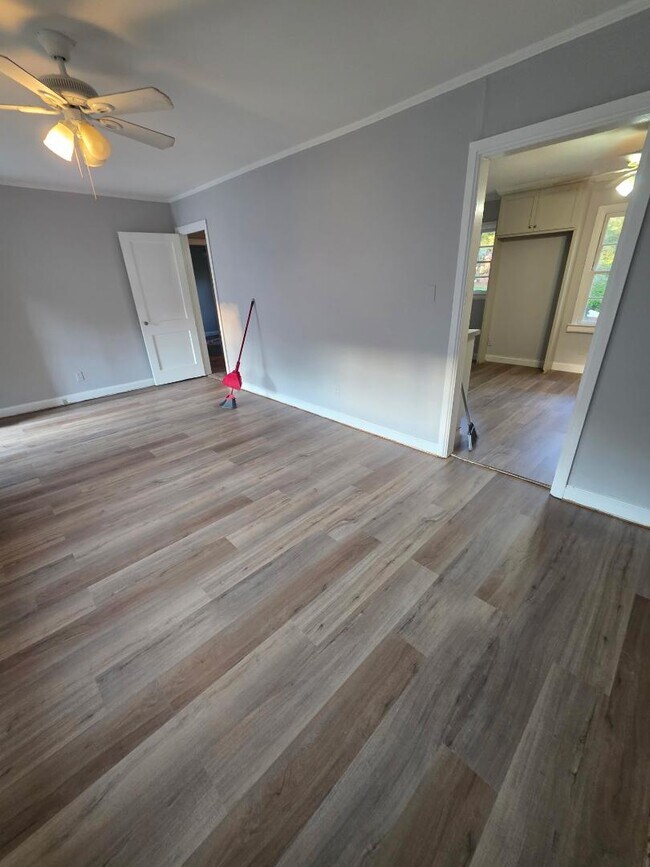Foto del edificio - 8466 Fairview Dr