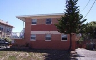 Building Photo - 717 N Grandview Ave