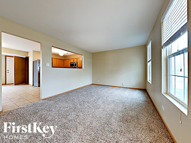 Foto del edificio - 1692 Maple Park Ln