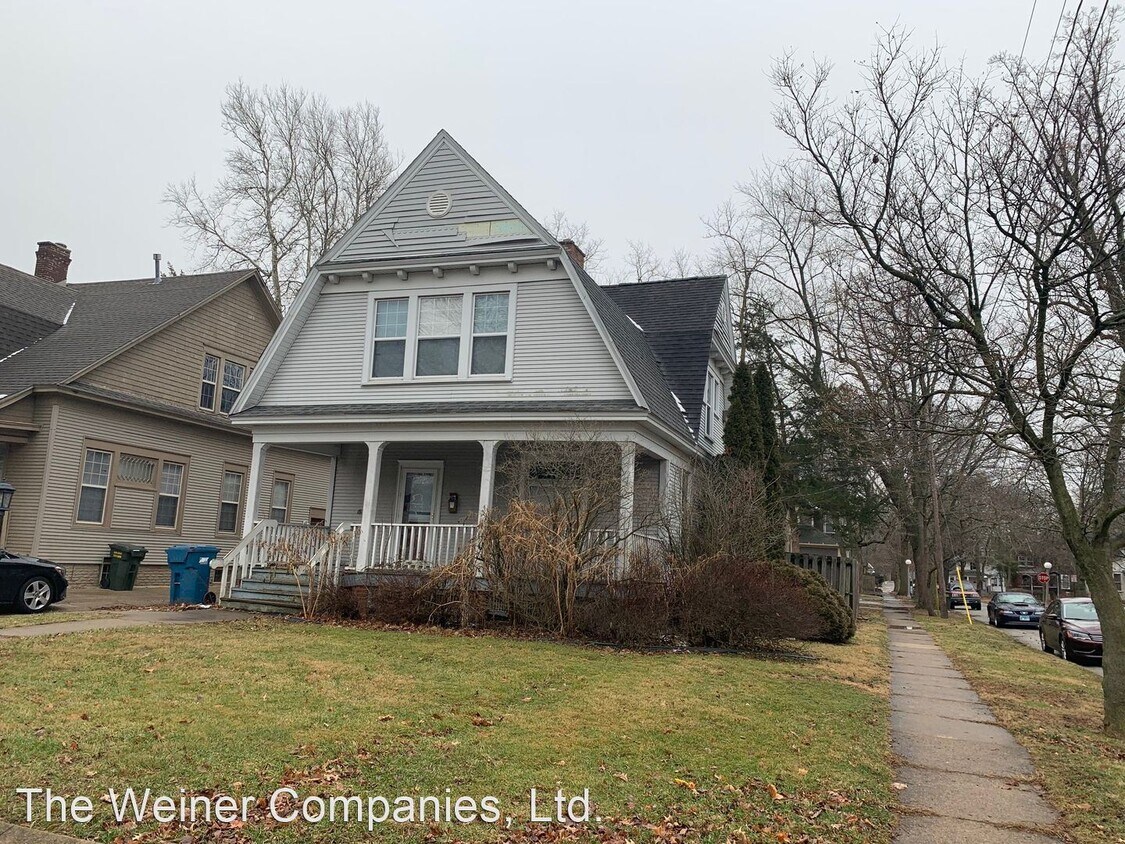 4 br, 2 bath House 511 W. Green St. House for Rent in Urbana, IL