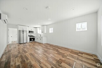 Building Photo - 523 W 78th St