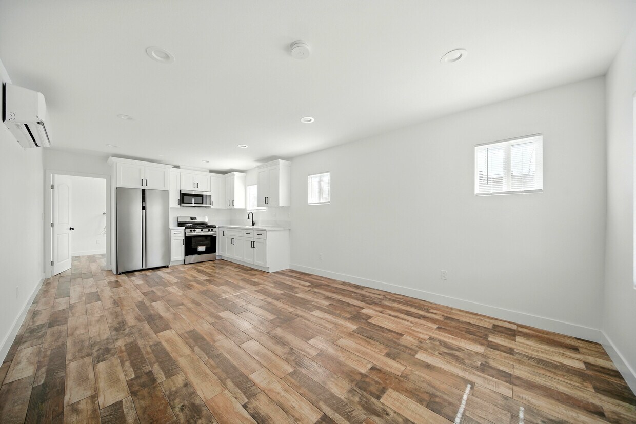 Primary Photo - 523 W 78th St