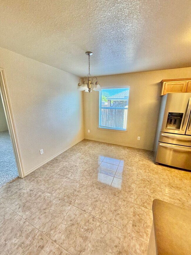 Building Photo - 2415 Isabelle Dr