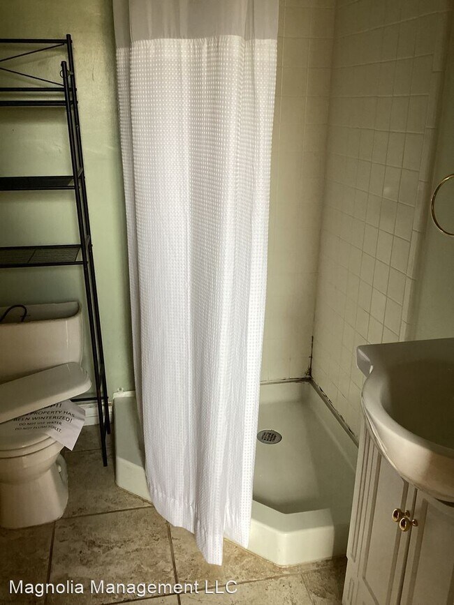 Foto del edificio - 4 br, 2 bath House - 114 Forest Ave.