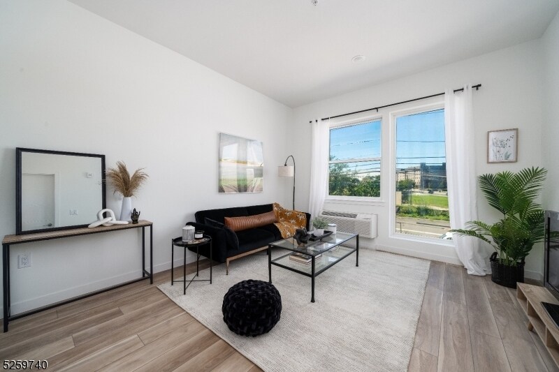 Foto principal - 44 Irvine Turner Blvd