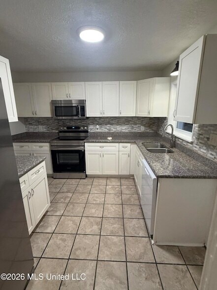 Foto del edificio - 10616 Oak St