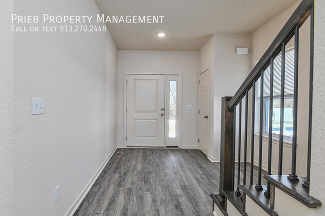 Foto del edificio - 10322 Farrow Ave