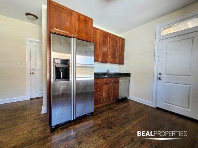 Building Photo - 1 bedroom in CHICAGO IL 60613