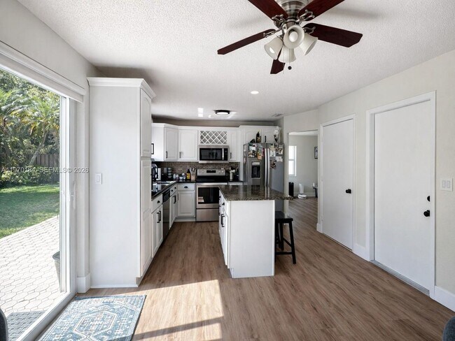 Foto del edificio - 10708 NW 12th Manor