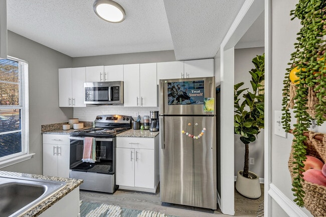 217-Enclave 425 - Model - Kitchen (1) - Enclave 425