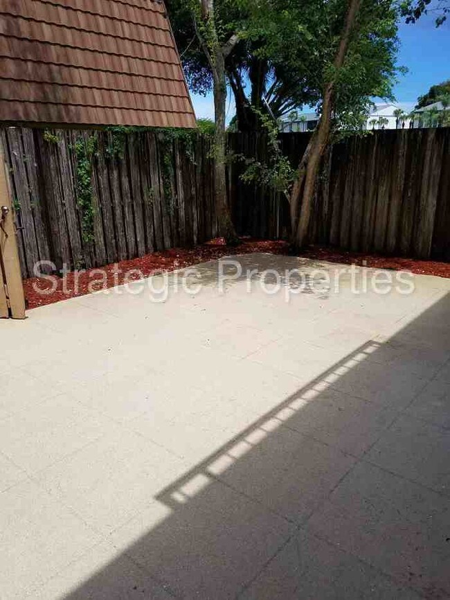 Foto del edificio - 839 Blue Ridge Cir