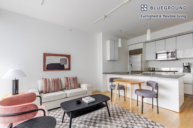 Building Photo - 550 W 54th St