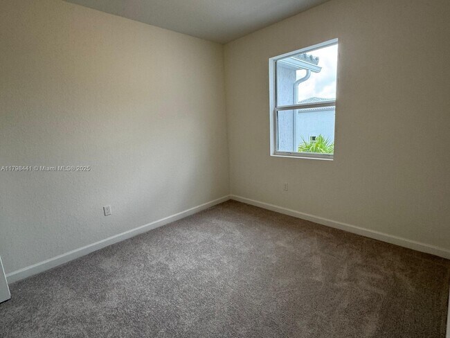 Foto del edificio - 18402 SW 2nd St