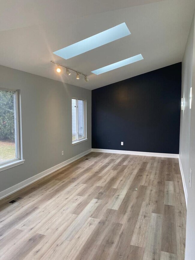 Building Photo - 21226 Chastworth Ln