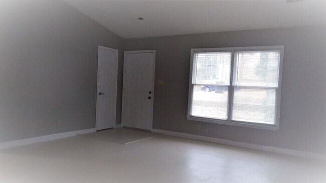 Foto del edificio - 3 bedroom/1 bath located in Durham