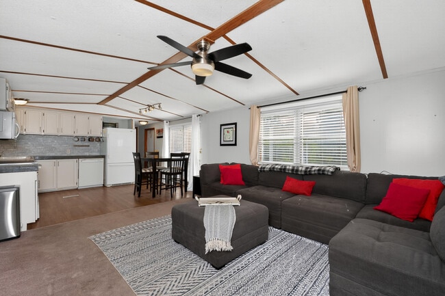 Foto del edificio - 9166 Porter Rd