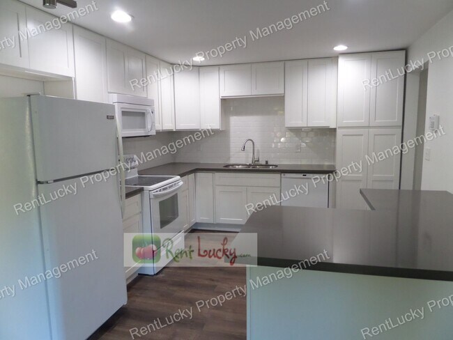 Building Photo - 1702 22nd St NE