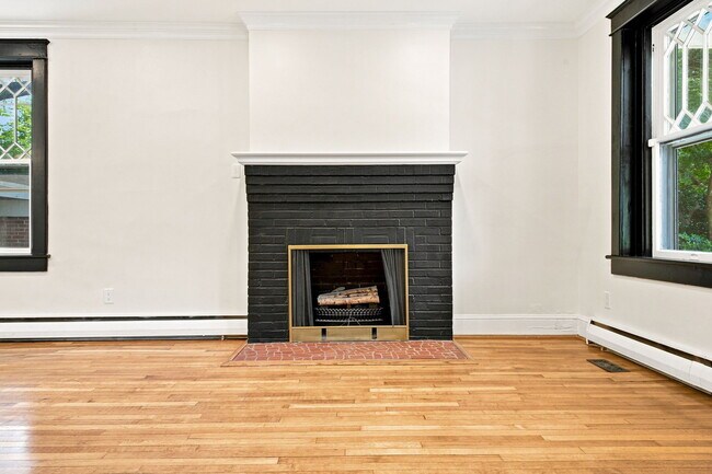Building Photo - 734 Shirley Ave