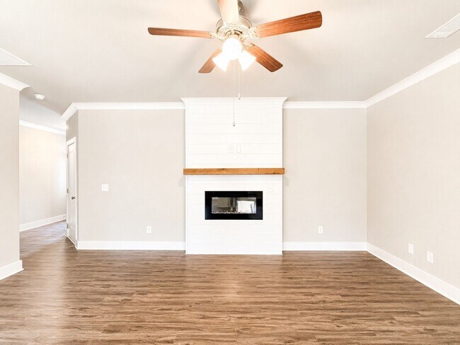 Foto del edificio - Discover your next home in the heart of Cornelia!