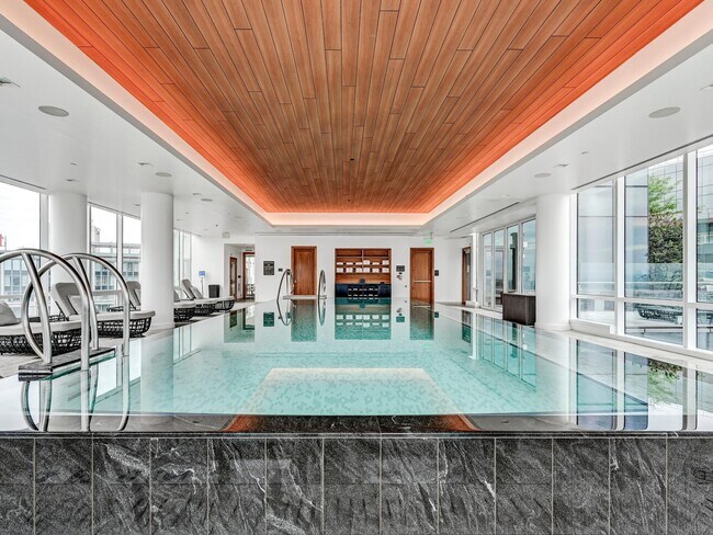 Foto del edificio - 300 International Drive