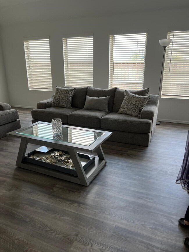 Foto del edificio - 26602 Ledgemont Dr