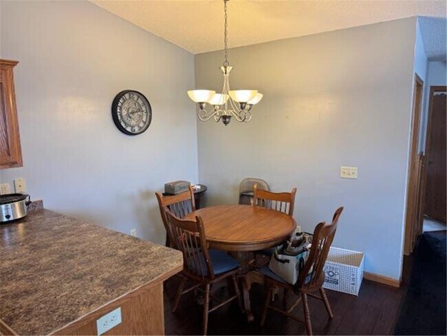 Foto del edificio - 300 21st Ave SW