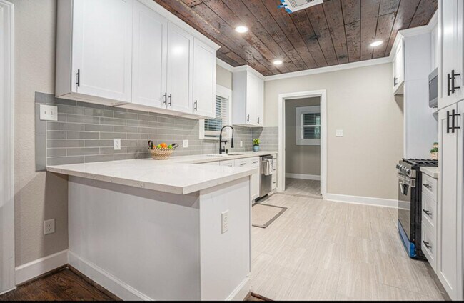 Foto del edificio - 7449 Walker St