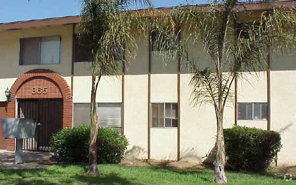 Building Photo - 865 Rimpau Ave