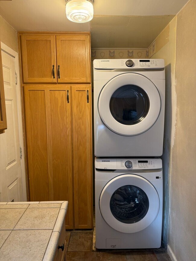 Foto del edificio - Spacious 4-Bedroom Home in the Heart of Midtown