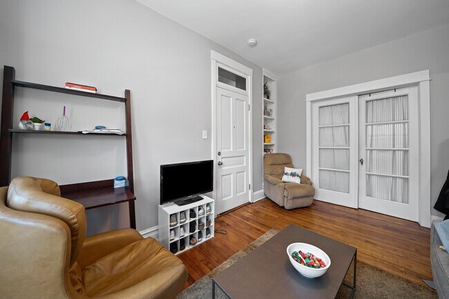 Building Photo - 3004 N Honore St