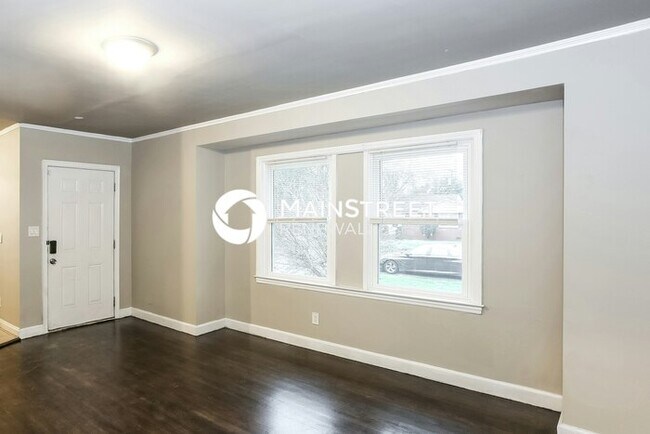 Foto del edificio - 4 Bedroom Pet-Friendly Home in Charlotte, NC with Main Street Renewal