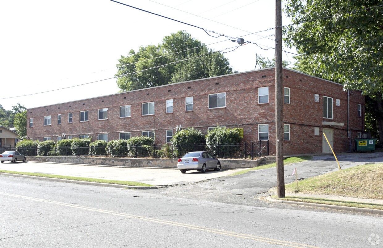 Luther Place Apartments in Tulsa, OK