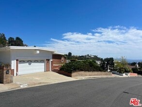Building Photo - 1340 El Hito Cir