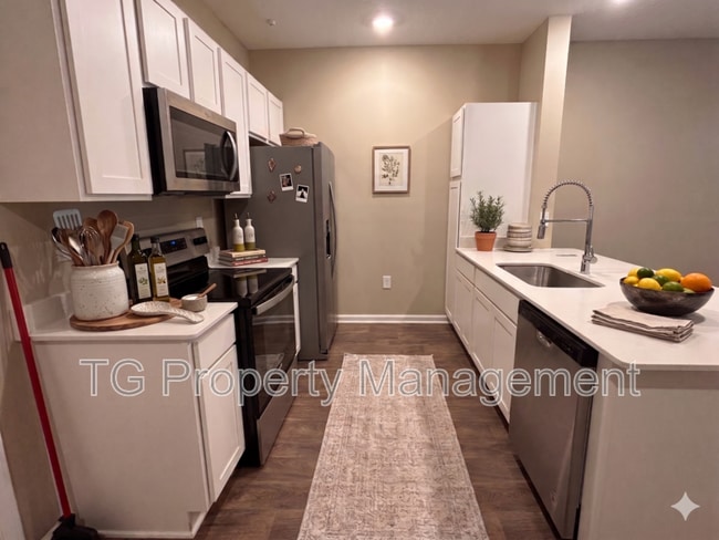 Building Photo - 903 Rivertree Pl