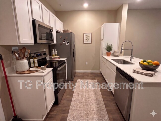 Foto del edificio - 903 Rivertree Pl