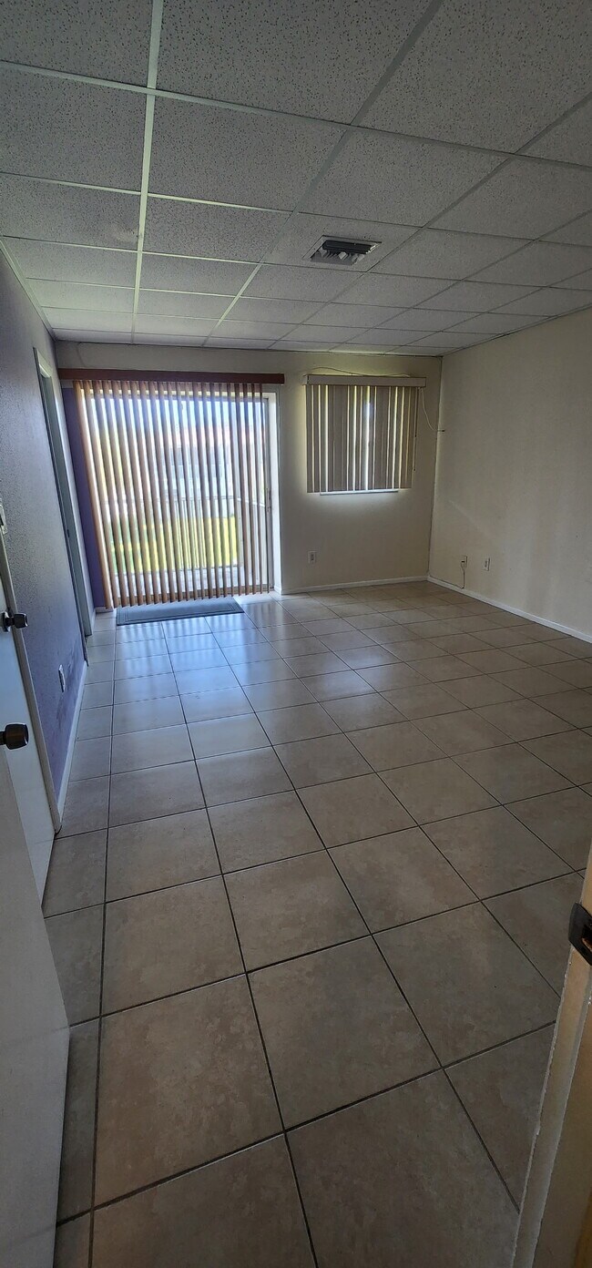 Foto del edificio - 3106 Harbor Blvd