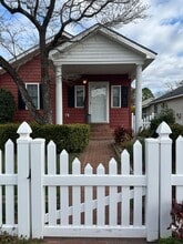 Building Photo - 820 Park Dr